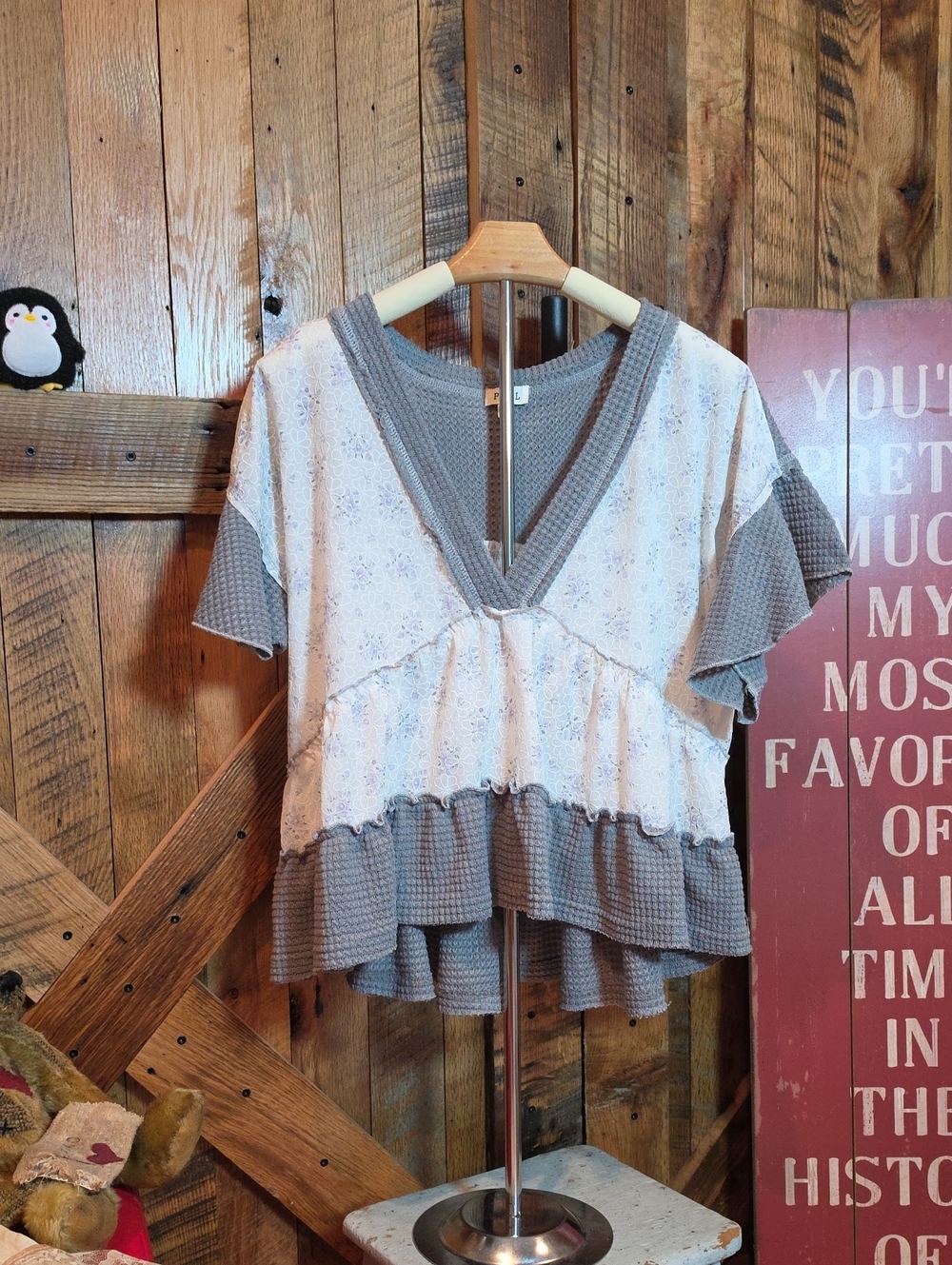 174p POL Laveder Floral V-Neck Top with Gray Waffle Trim